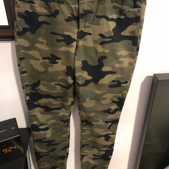 Camo Jeans - Picture 2 of 3